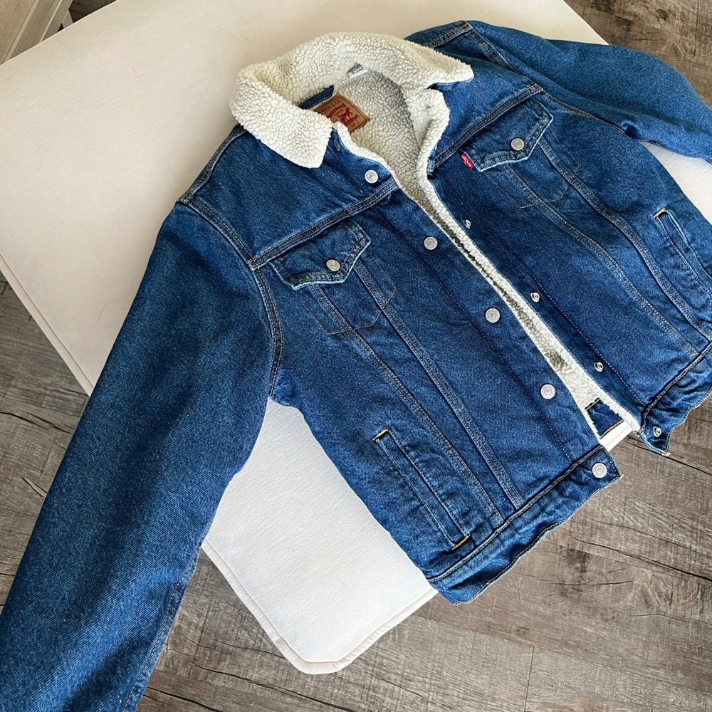 Vintage Levi’s denim jacket (size large)